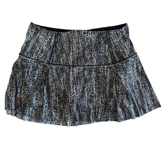 Lululemon Athletica Lost In Pace Black and White Pleated Mini Skirt Like New - Picture 2 of 9